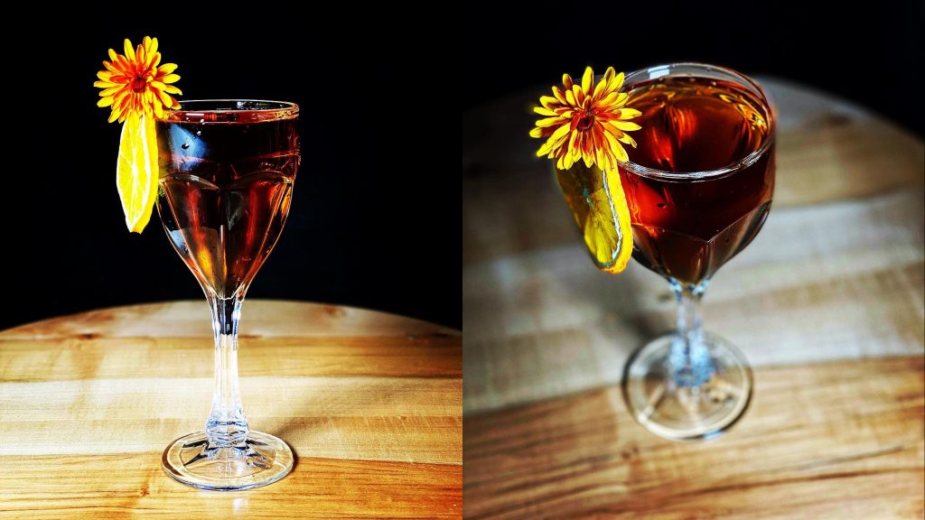 Cum faci un cocktail cu whiskey de secară, vermut sec și note botanice fascinante – Filthy Rich (Putred de Bogat)