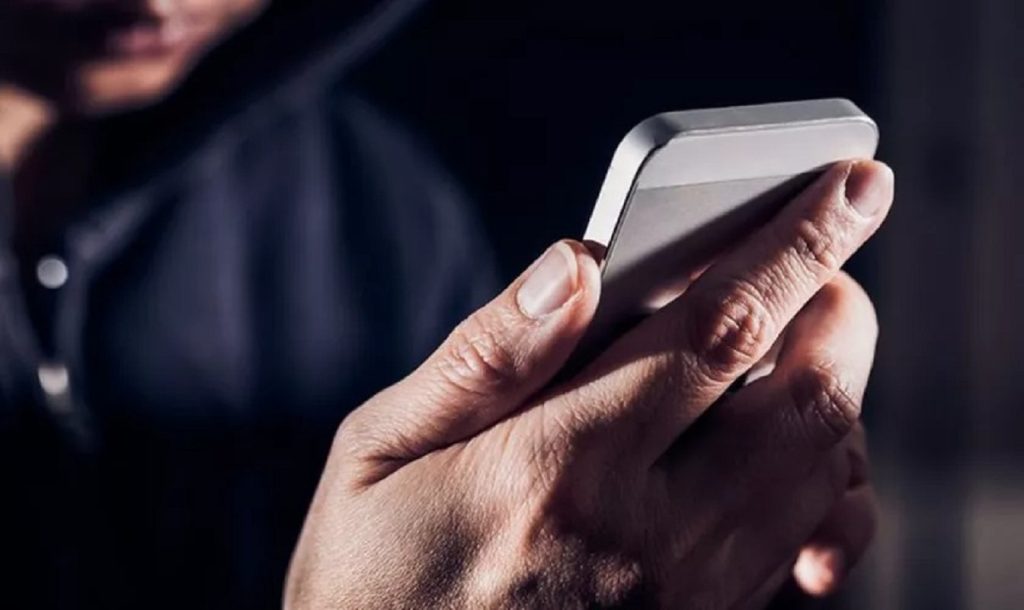 Legea care te poate scăpa de facturi umflate la telefon, când călătorești în România: ce este roamingul involuntar