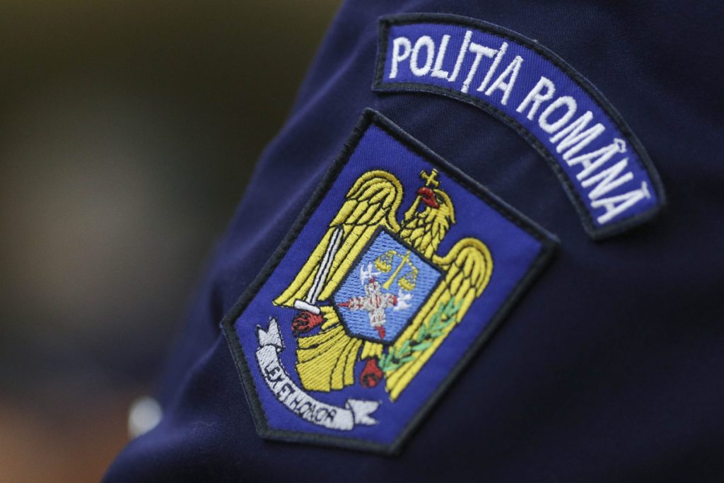 Patru angajaţi ai MAI au fost reținuți într-un dosar de corupţie. Ancheta se desfășoară în județul Brașov