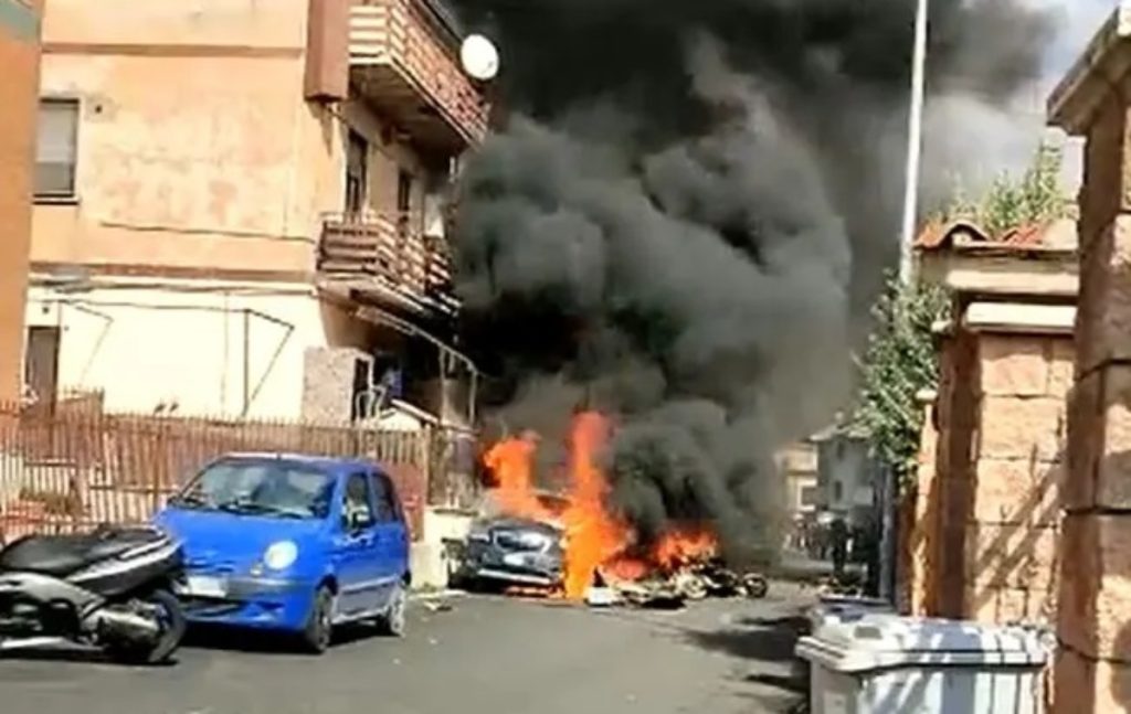 Accident aviatic la Roma. Două avioane militare s-au prăbușit într-un cartier rezidențial, zona a fost evacuată