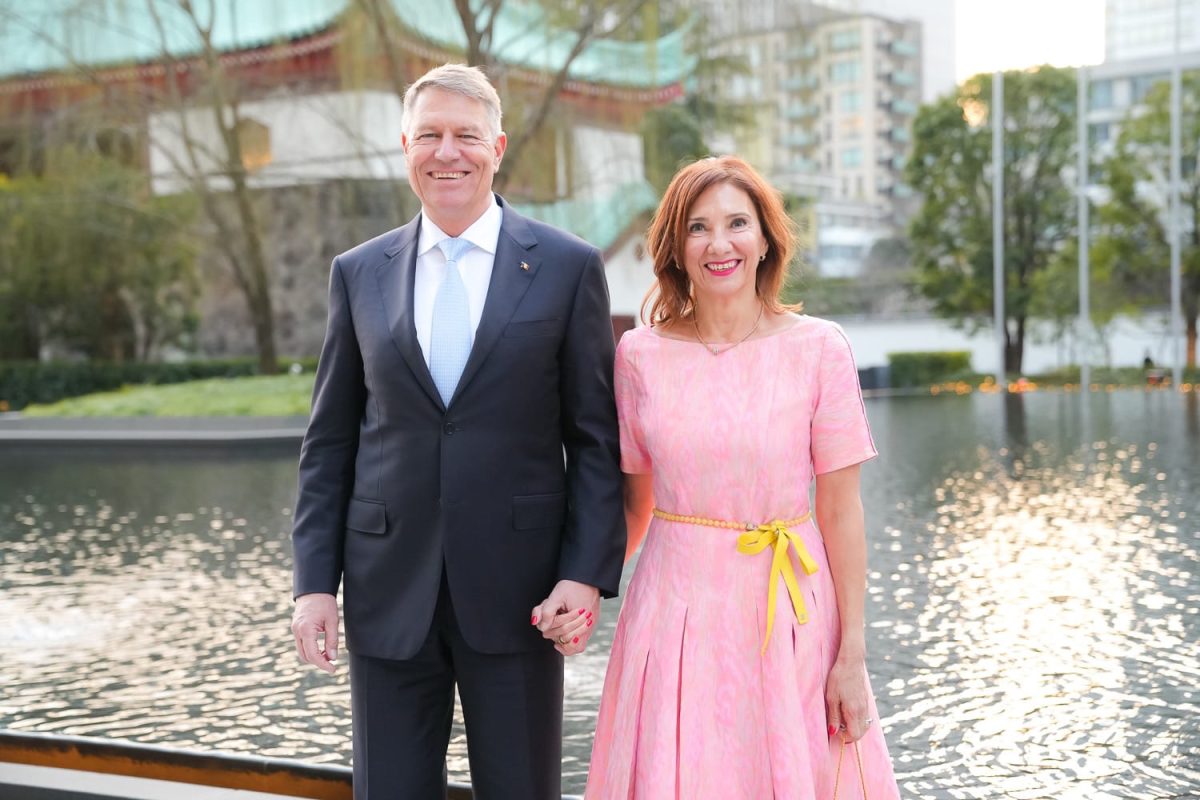 Carmen și Klaus Iohannis, la Tokyo. Foto: Facebook/ Andrea Tincu
