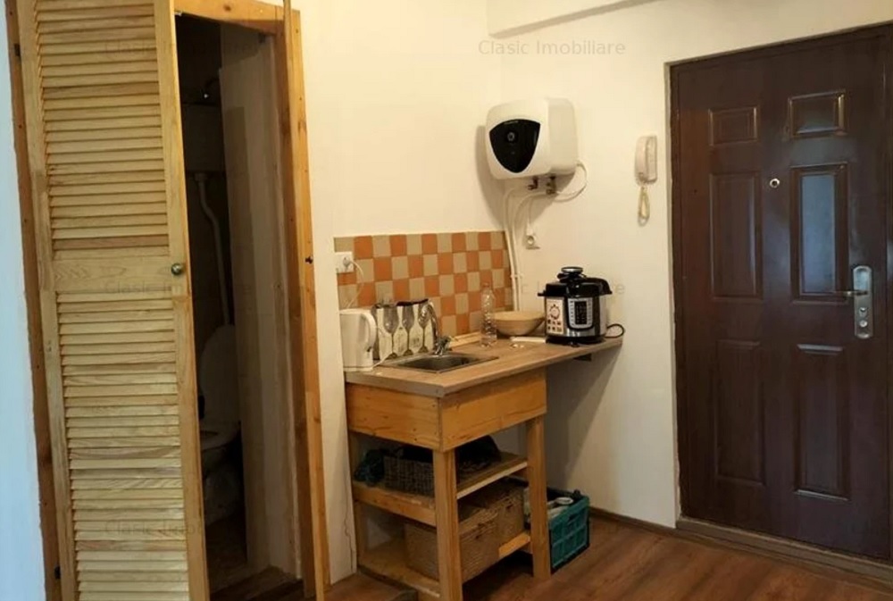 O nouă garsonieră din Cluj a devenit virală. Are toaleta în dulap, prețul cerut de proprietar e greu de crezut