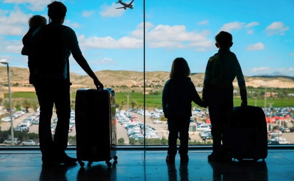 Semnal de alarmă de la Poliția de Frontieră. La ce trebuie să fie atenți părinții care ies cu copiii din țară