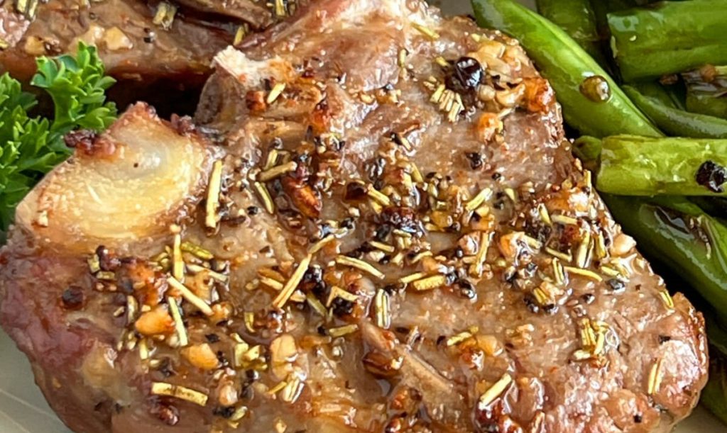 Cât rezistă friptura de miel la frigider. Nu o mai consuma dacă a trecut această perioadă