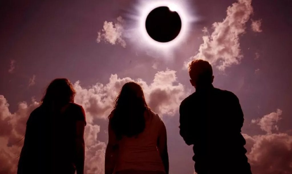 Ce este eclipsa hibridă, fenomenul fascinant care apare pe cer în această săptămână