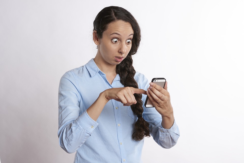 Ce se intampla daca tastezi 9900 pe telefon. Codul secret de care foarte putini romani stiu