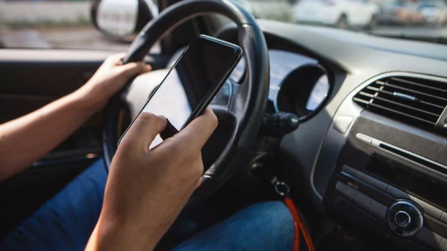 Obiectul care nu are ce să caute în mașină: te scapă de multe accidente, toți șoferii îl consideră indispensabil