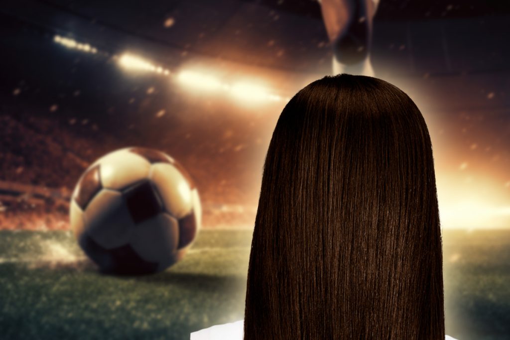 Ireal cum arată soția unui celebru fotbalist român. E mare senzație la 35 de ani, imagini incendiare