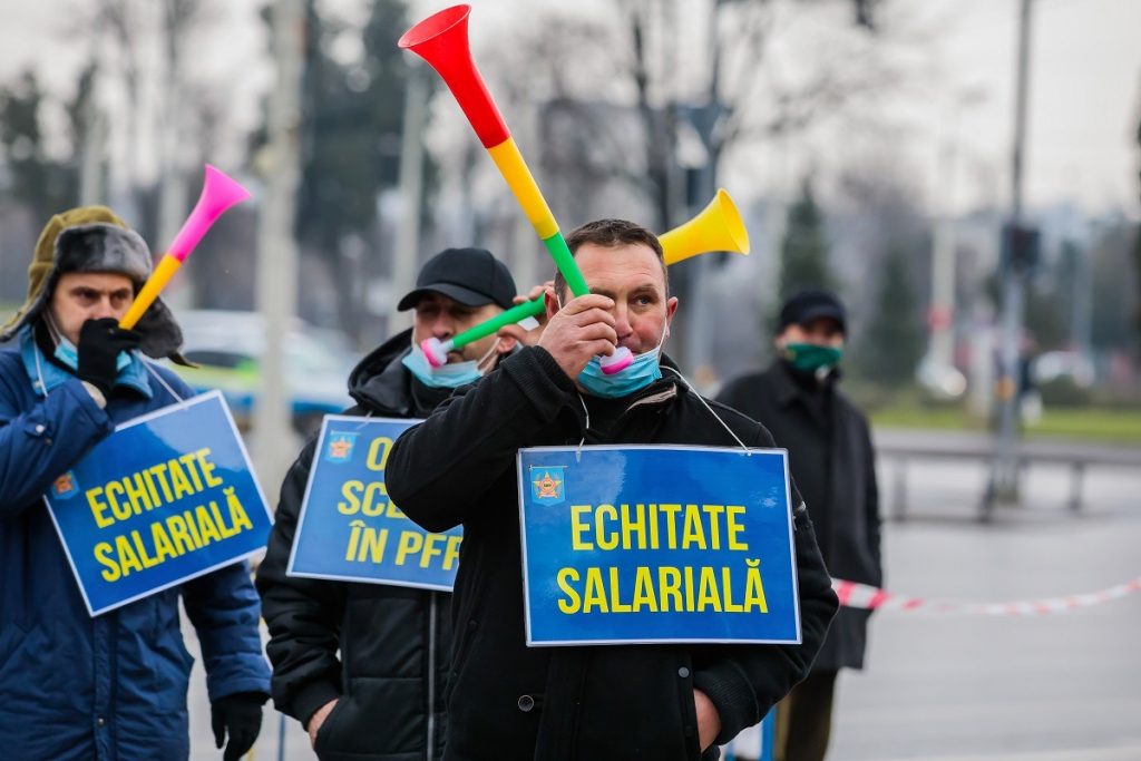 Noi proteste organizate de către sindicatele din penitenciare. Nemulțumirile sunt legate de tăieri salariale şi concedieri