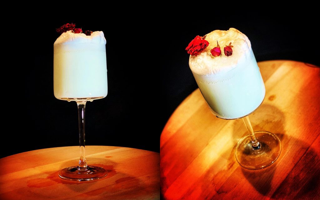 Cum faci un cocktail clasic de la 1888, descoperi smântâna în mixologie și te răcorești – Ramos Gin Fizz