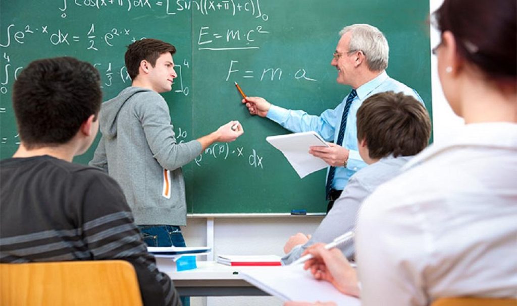 Veste majoră pentru profesorii din România. Se reiau angajările în învățământ, Guvernul a decis