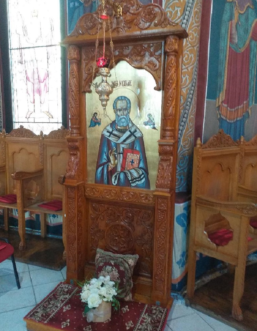 Ce nu trebuie să faci niciodată în biserică. Multe femei fac acest lucru, deși este interzis! 