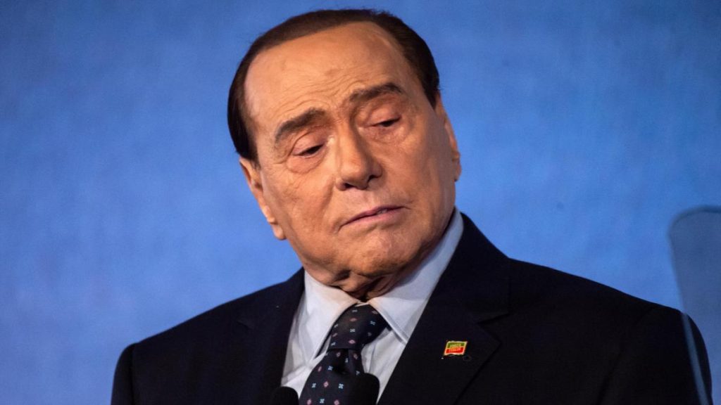 Povestea de viață a lui Silvio Berlusconi, scenariu de film. A fost mereu în centrul atenției cu scandaluri: i-au plăcut femeile tinere, banii și puterea