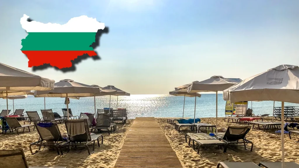 Cât costă un șezlong în Bulgaria în 2023? Turiștii pot face și rezervări online pentru șezlonguri