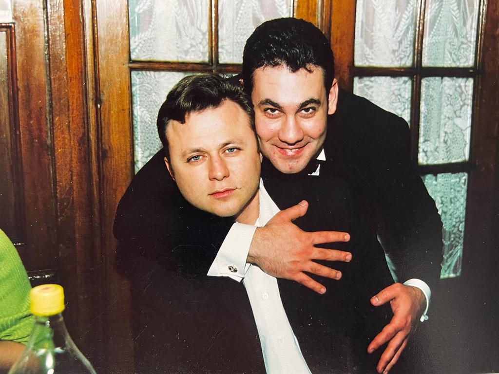 Dragoș Dolănescu intervine în scandalul dintre Ionuț Dolănescu și vecinii lui, care-l acuză că le-a ”furat” soarele: ”Cum o fi făcut rost de acte pentru mansardă?” EXCLUSIV