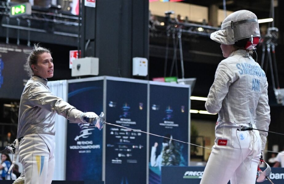 Cine este Olga Kharlan, scrimera care a refuzat să dea mâna cu adversara din Rusia. A fost descalificată de la Mondialele din Milano pentru gestul său