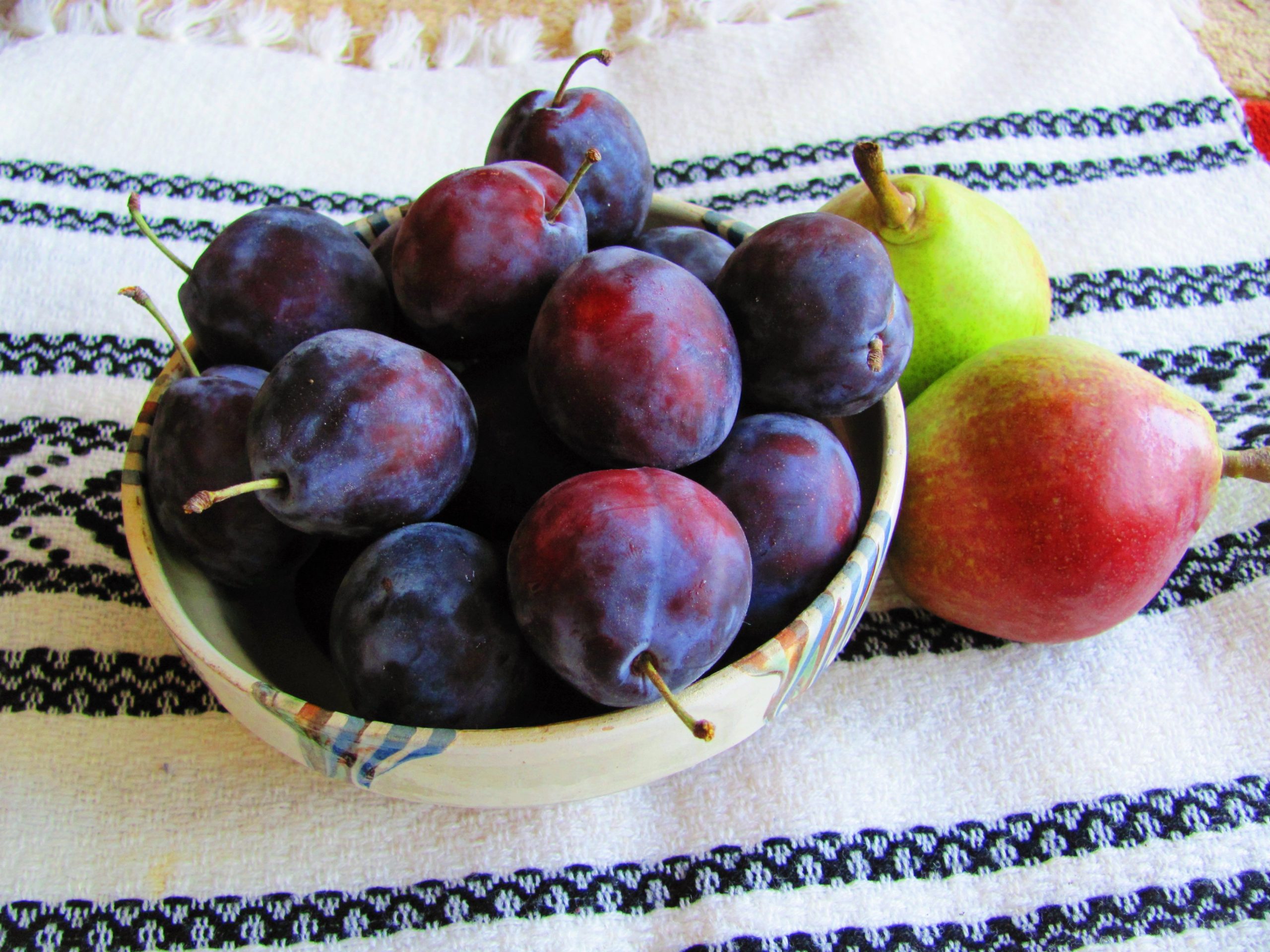 Ce se da de pomana de Sfanta Maria
