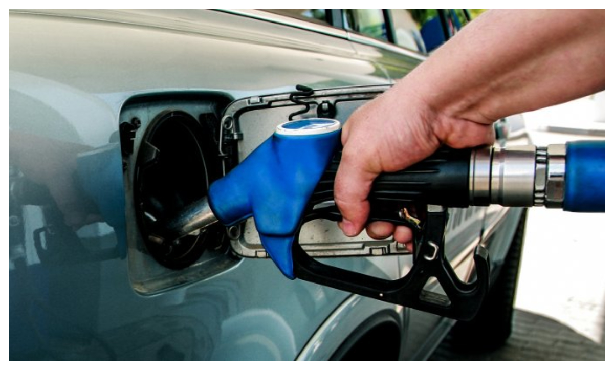 Cat au ajuns sa coste benzina si motorina