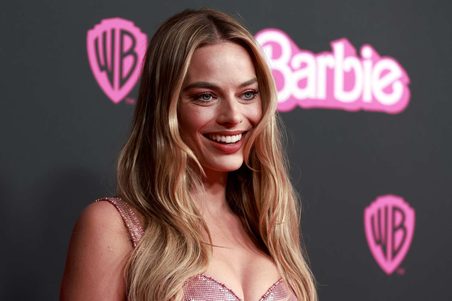 Cati bani primeste Margot Robbie pentru rolul din ‘Barbie’