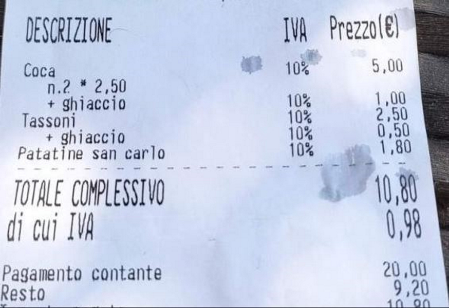 Un cuplu a platit la un bar si cuburile de gheata din Cola 