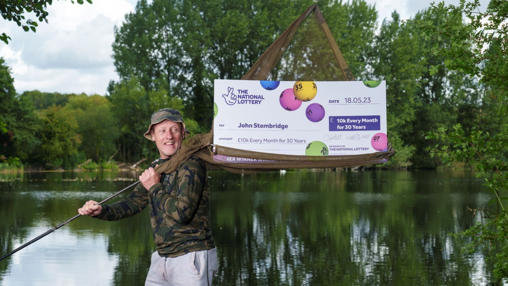 Zugravul care casiga peste 11.000 de euro lunar, fara sa miste vreun deget