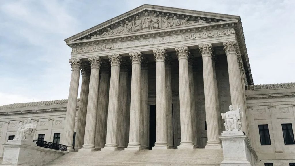 Ce cadouri a primit un judecător din SUA. Americanul a făcut totul public, este incredibil