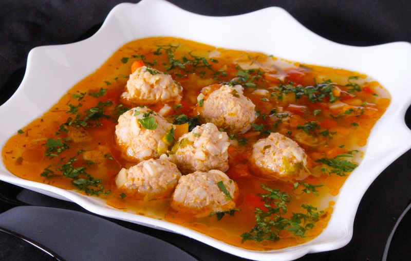 De ce se desfac perișoarele în ciorbă? Ce carne trebuie să folosești, multe gospodine fac această greșeală