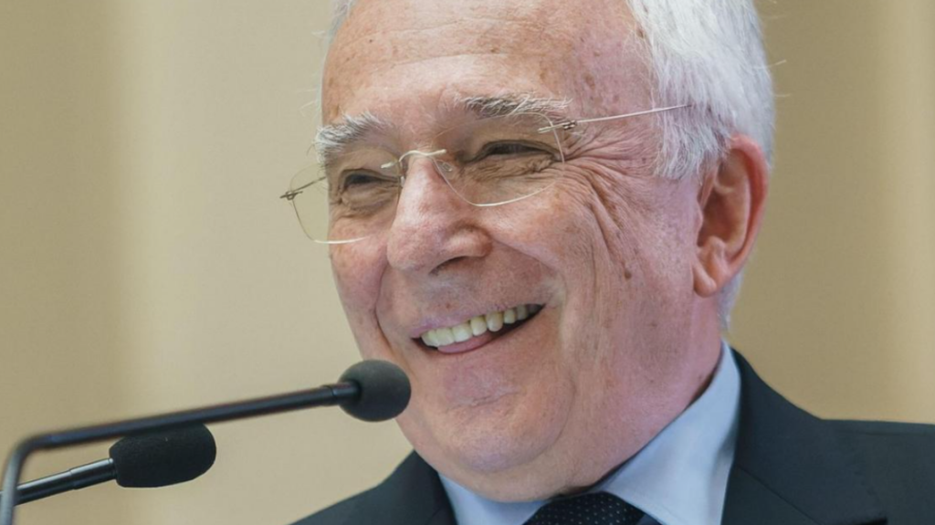 Mugur Isărescu, cel mai cunoscut producător de vin și de monedă din țară, a câștigat 5000 de euro în plus la pensie la recalcularea din 2023