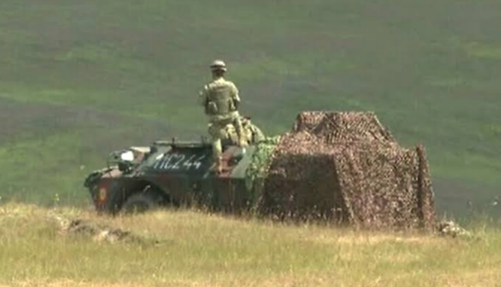 Artileriștii români au tras din greșeală, pe 22 august, două obuze asupra unui sat din Polonia, în timpul unui exercițiu militar. Dar azi e 23 august, se întorc armele!