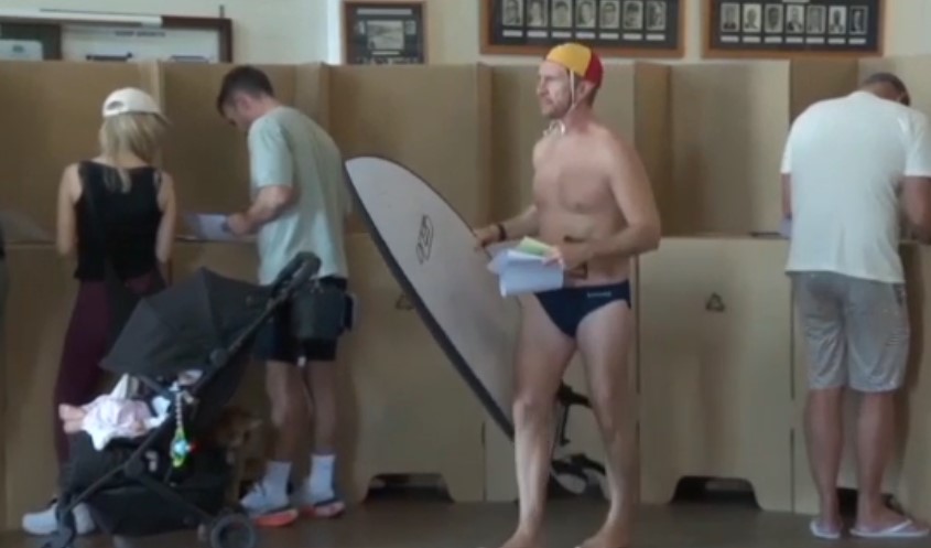 În Australia se votează în slip. Secțiile de vot s-au deschis pe plaja Bondi
