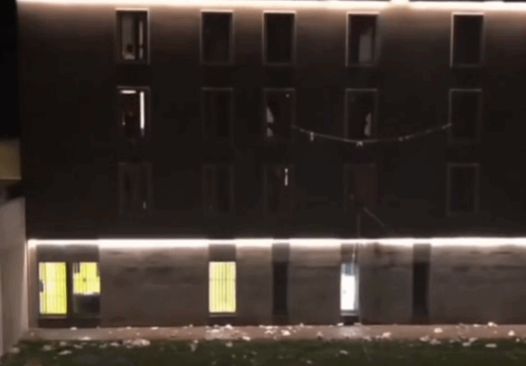 Sarkozy nu a putut dormi în celula de lux din cauza vociferărilor deținuților din celulele pentru infractorii de rând