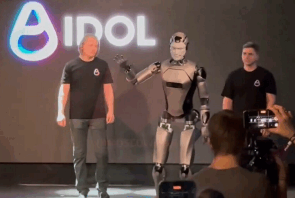 Rușii și-au prezentat primul robot umanoid. Acesta a căzut după doar 15 secunde, semn că vodca era bună