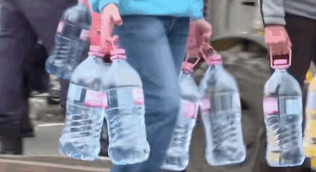 După ce că nu mai aveau după ce bea apă, românii nu mai au acum nici apă de băut