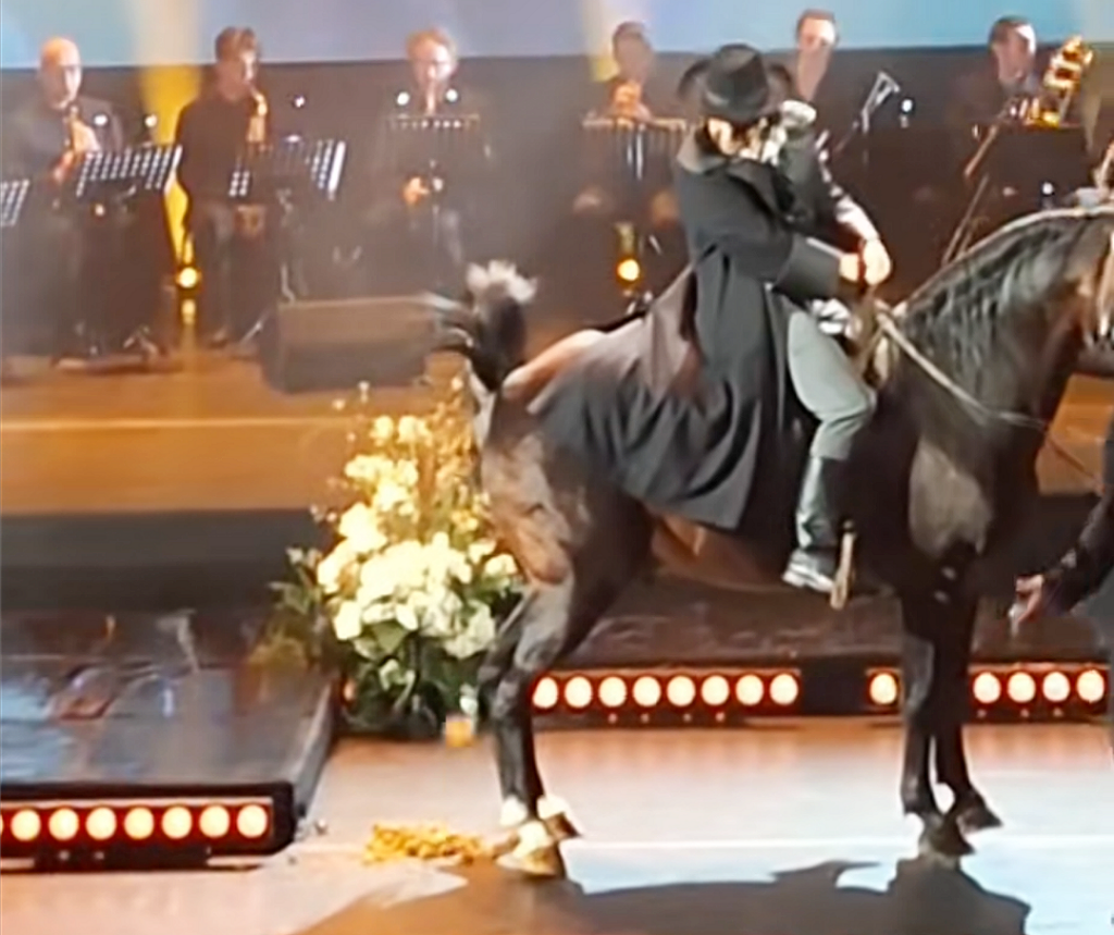 Calul lui Bendeac a făcut treaba mare pe scenă la aniversarea lui Florin Piersic. Emoțiile explică totul