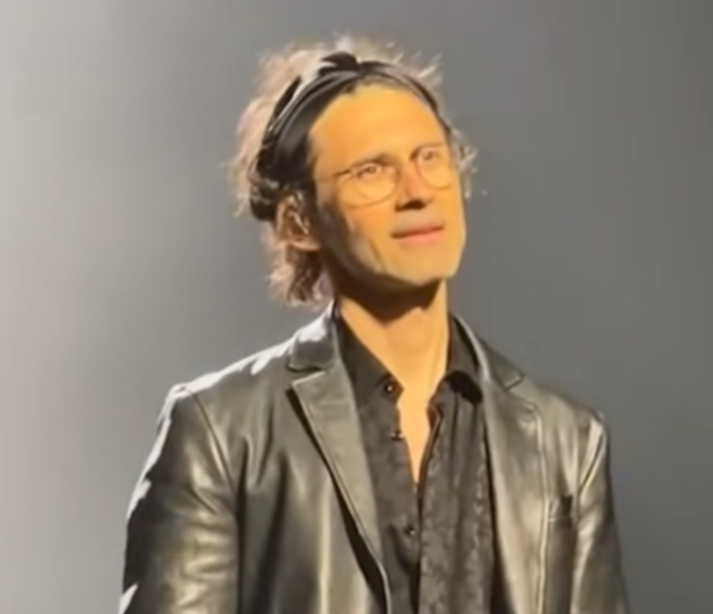 Dan Bălan, suspectat că s-ar fi maturizat după ce a apărut pe scenă arătând ca un bărbat de vârsta lui