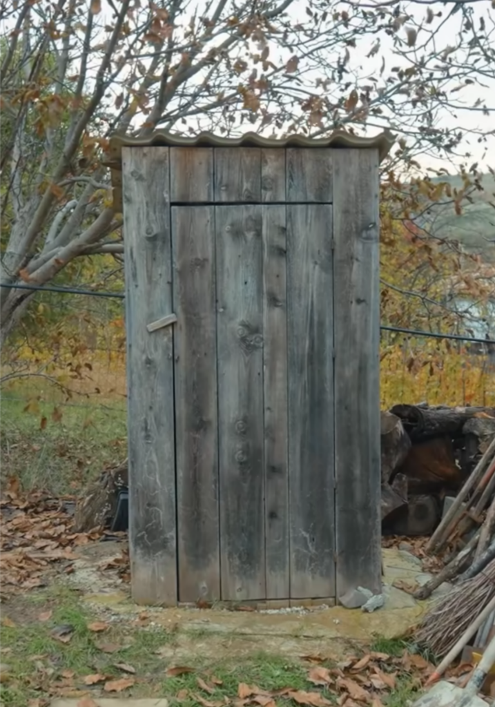 Iar se scumpește țuica! Țăranii vor beneficia de niște bani dacă primesc orășeni în curte ca să le arate cum e viața la țară