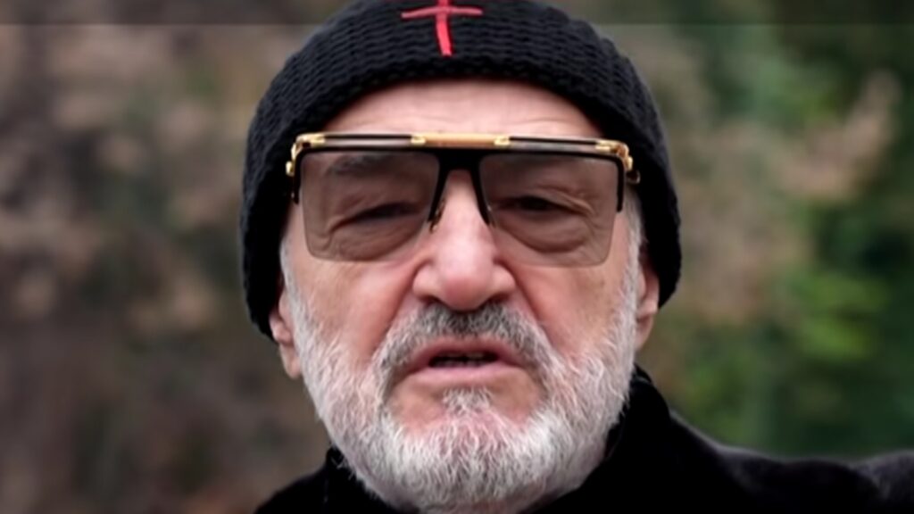 Încă un necaz pentru Gigi Becali: ochelarii de firmă îi stau strâmb