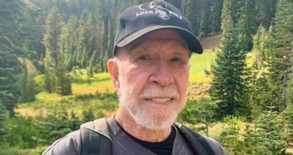 În atenția lui Ion Iliescu: vine Chuck Norris!