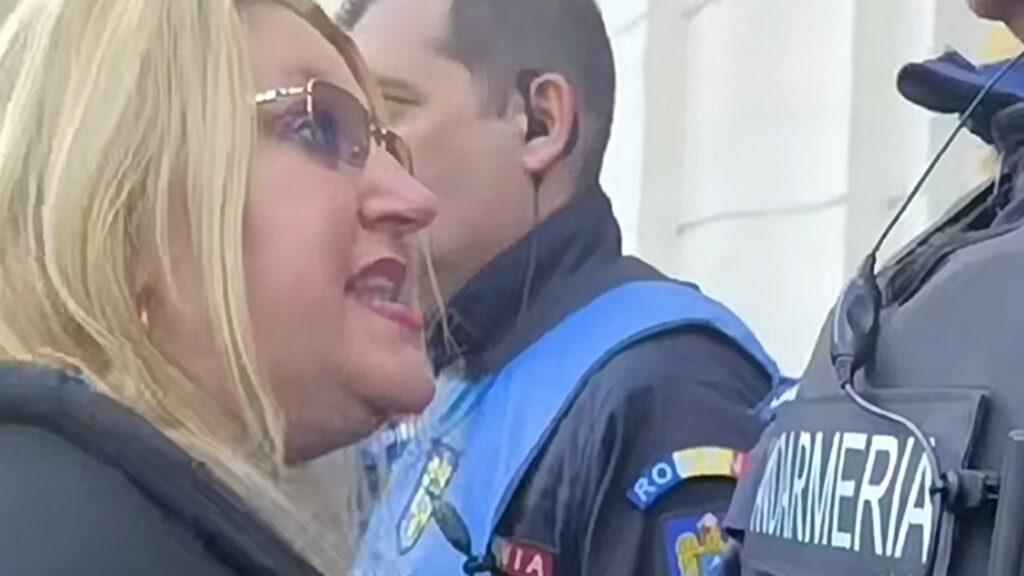 Diana Șoșoacă, chemată la Parchet pentru a fi expertizată psihiatric. A venit însoțită de 120 de decibeli