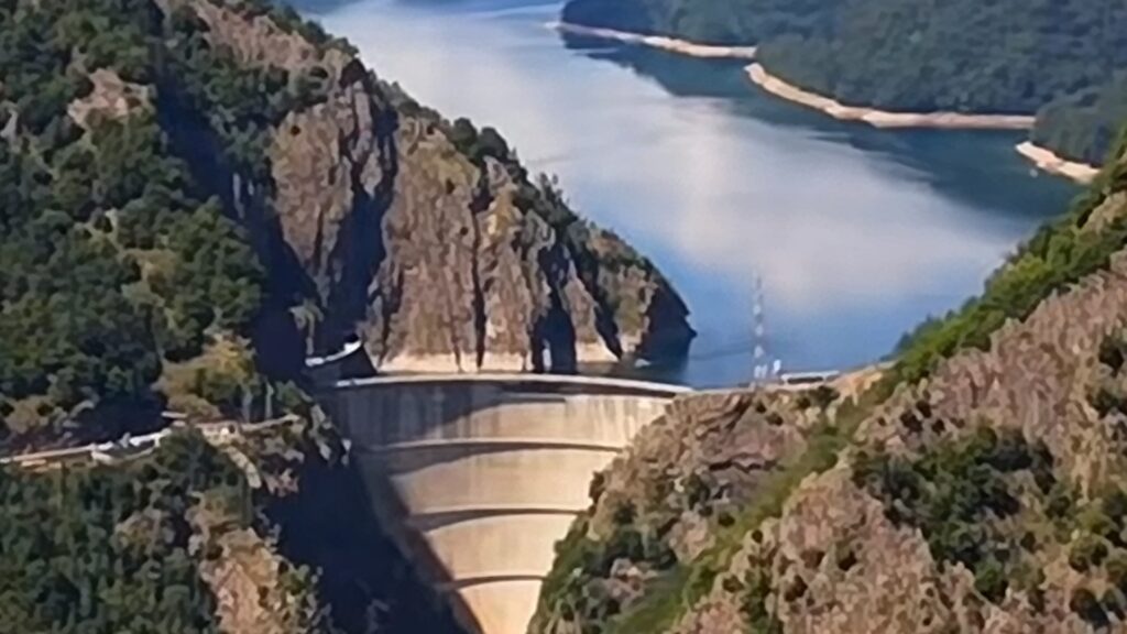 A început reumplerea Lacului Vidraru. Tot cu Evian, că se caută