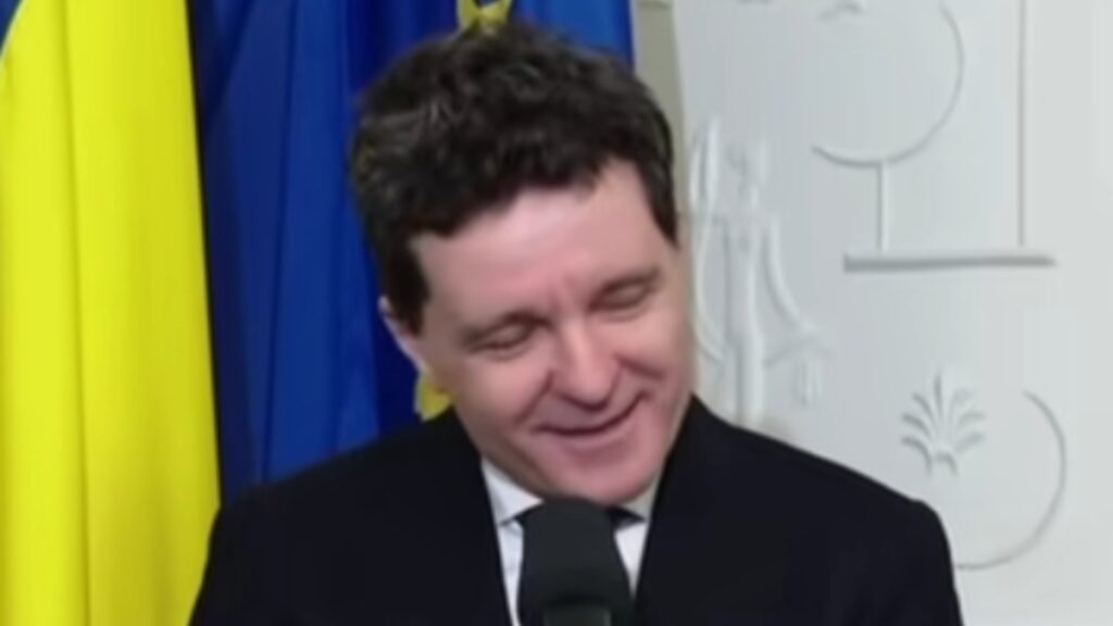 Nicușor Dan a decis să NU se ducă la priveghiul lui Mircea Lucescu. Și bine face, fiindcă trece printr-o perioadă în care râde fără motiv