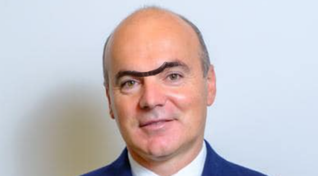 Rareș Bogdan a uitat să se penseze și acum colegii din PNL i se adresează cu „Săru’ mâna, sefu’!”
