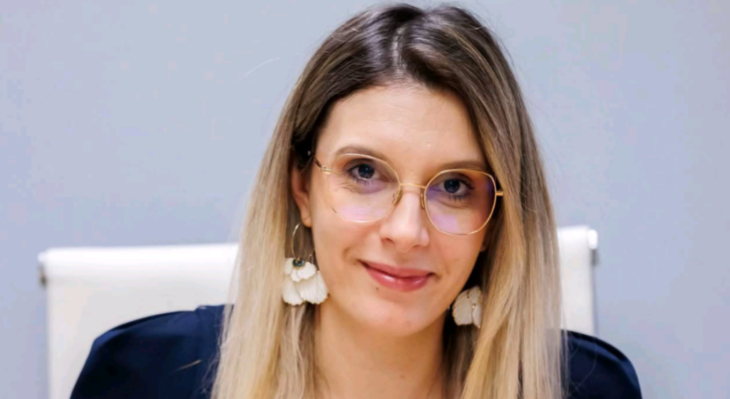 Se mărită cea mai frumoasă ministră din istoria României. Viitorul soț a atașat la cererea în căsătorie o adeverință de la ANI