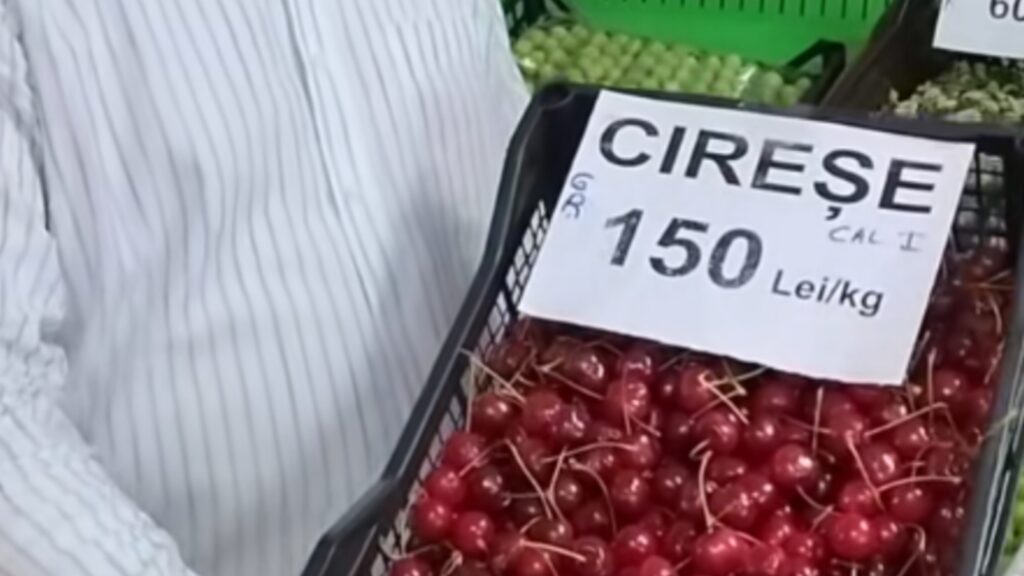 Au apărut cireșele și costă cât livada