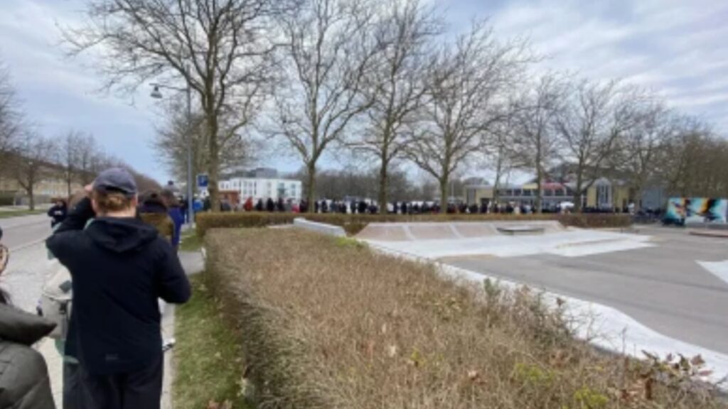 Viktor Orban reușește astăzi ce a reușit Victor Ponta încă din 2014: cozi uriașe la vot în diaspora