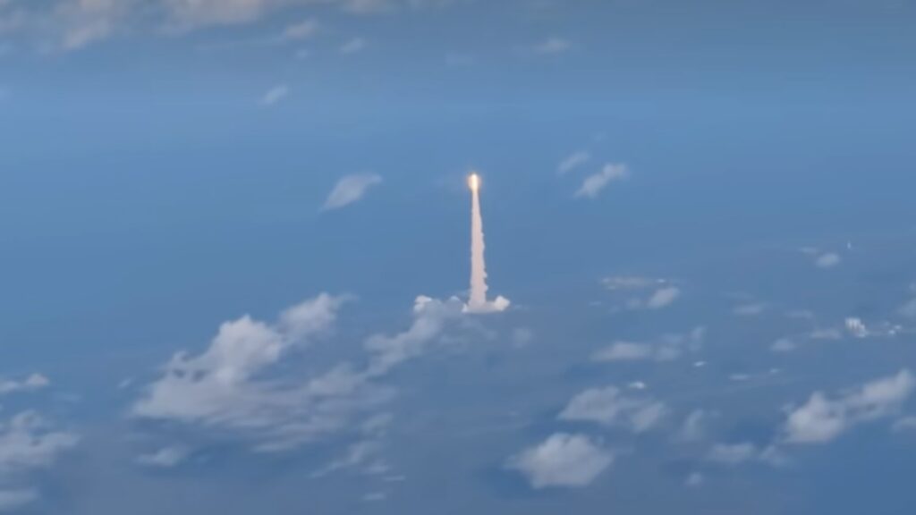 NASA a lansat o rachetă spre Lună, iar noi abia mai putem să lansăm mașina din parcare