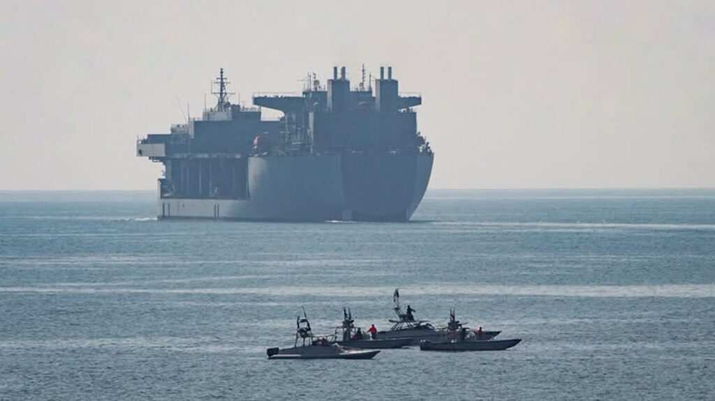 Iranul stochează petrolul pe mare din cauza blocadei navele a SUA