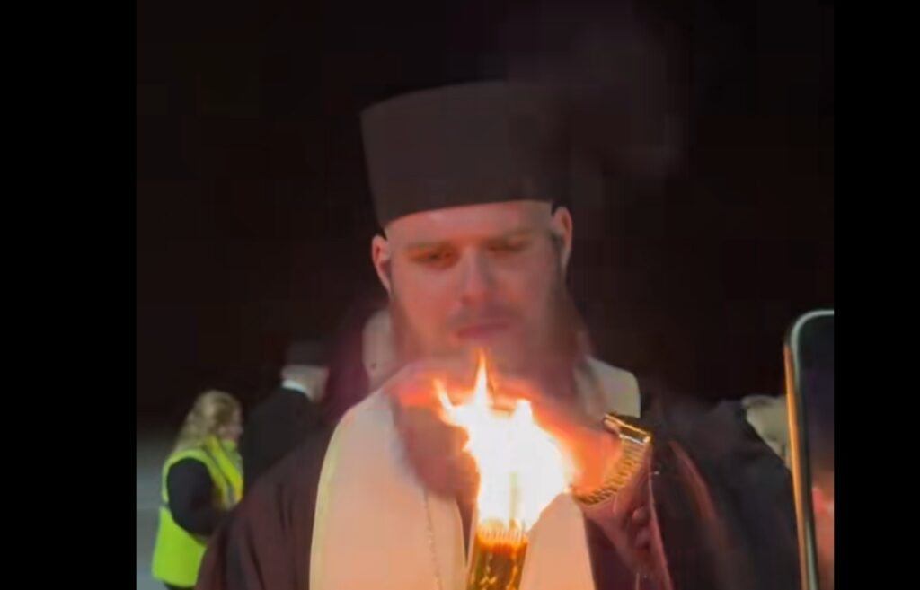 „Să înțeleg că lumina pe care o primim la biserică nu e aceeași pe care o au popii? Că eu m-am fript mereu la candelă…”