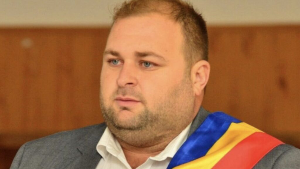 Un primar a fost arestat că fura curent la propriu. Cei care fură curent la figurat umblă liberi