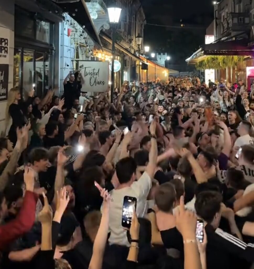 Zeci de mii de tineri din Ucraina ne vizitează țara pentru un concert, iar dacul verde suveranist cred că au venit aici pe banii lui